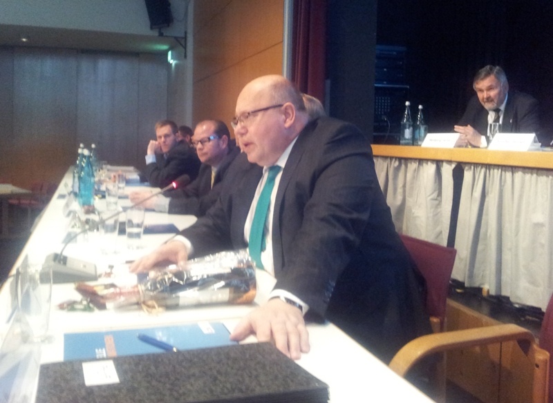 11.42.2013 - Landesparteitag 2013 - Steht dem Landesparteitag Rede und Antwort: Peter Altmaier antwortet auf Fragen von Delegierten.